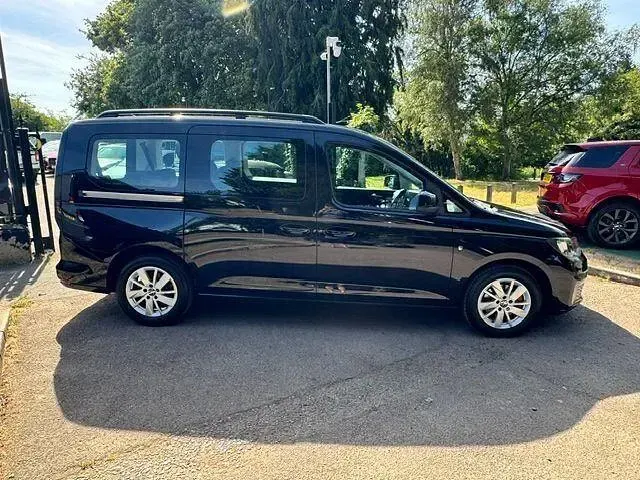 Used VW Caddy Maxi Life 122 HP (89 kW) 2022 Black MPV