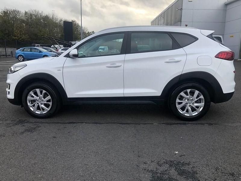 Used Hyundai Tucson SE 115 HP (84 kW) 2021 White SUV