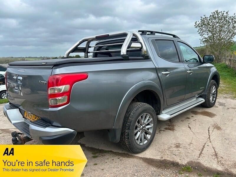 Used Mitsubishi L200 Warrior 181 HP (133 kW) 2019 Grey Pickup
