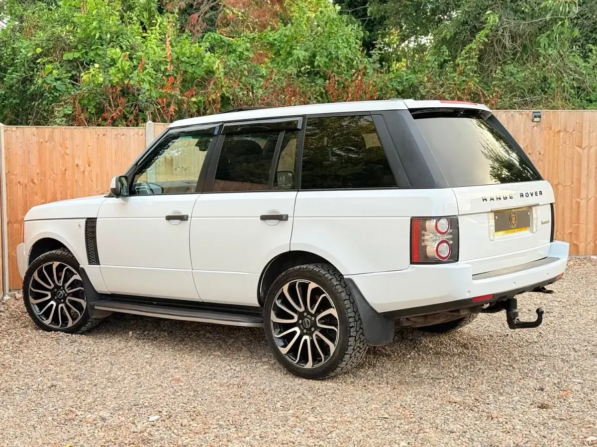 Used Land Rover Range Rover Autobiography 313 HP (230 kW) 2010 White SUV