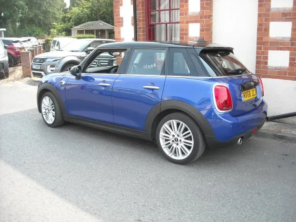 Used Mini Cooper Hatch 136 HP (100 kW) 2018 Blue Hatchback