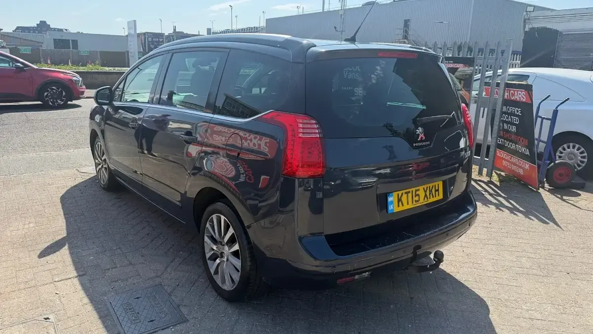 Used Peugeot 5008 Allure 163 HP (119 kW) 2015 Blue MPV