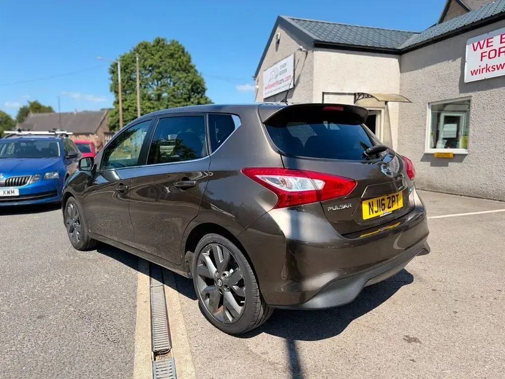 Used Nissan Pulsar Tekna 110 HP (80 kW) 2016 Bronze Hatchback