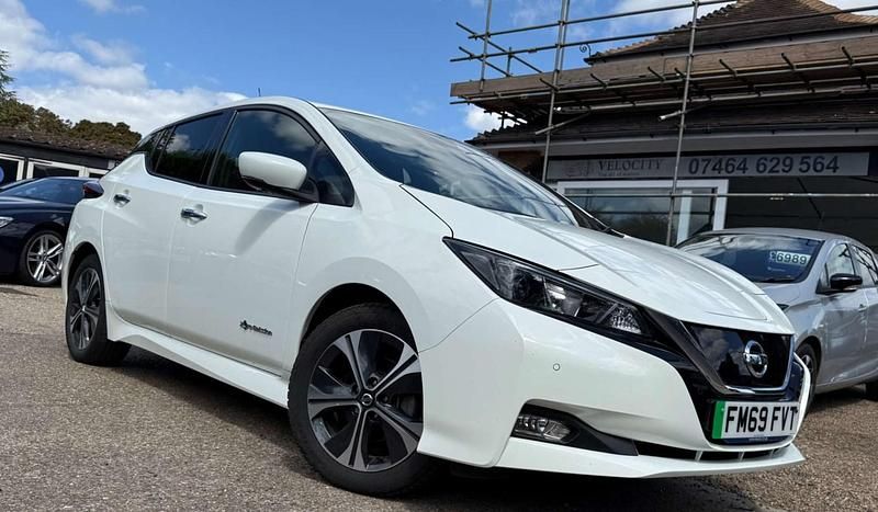 White Used 2020 Nissan Leaf N-Connecta Hatchback | £7,789 (Fair price) - Image 1/4