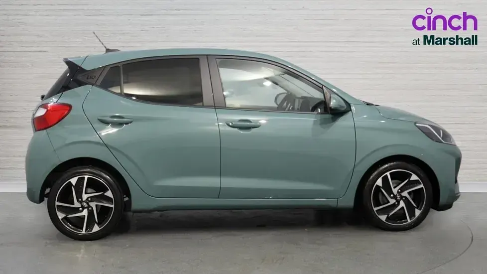 Used Hyundai i10 Premium 67 HP (49 kW) 2021 Green Hatchback