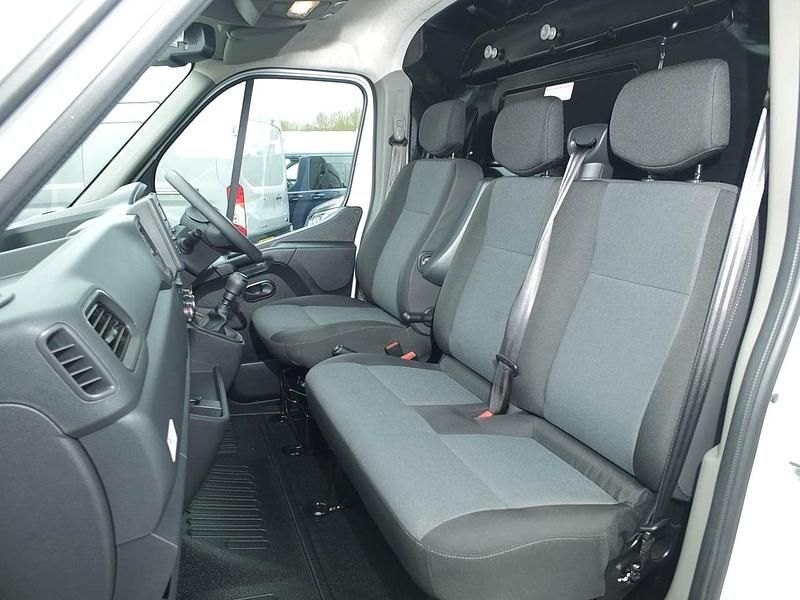 Używany Renault Master 145 KM (106 kW) 2024 Biały Minivan