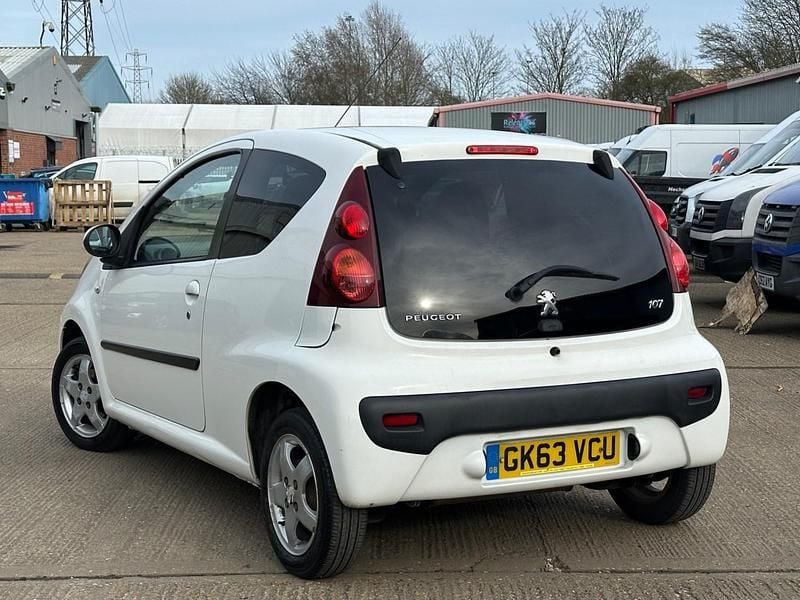 Used Peugeot 107 Allure 68 HP (50 kW) 2013 White Hatchback