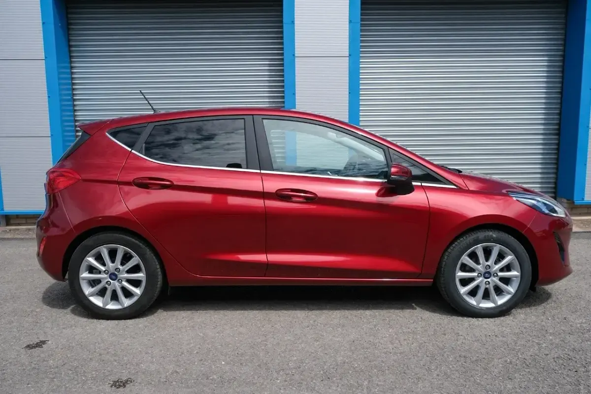 Used Ford Fiesta Titanium 100 HP (73 kW) 2018 Red Hatchback