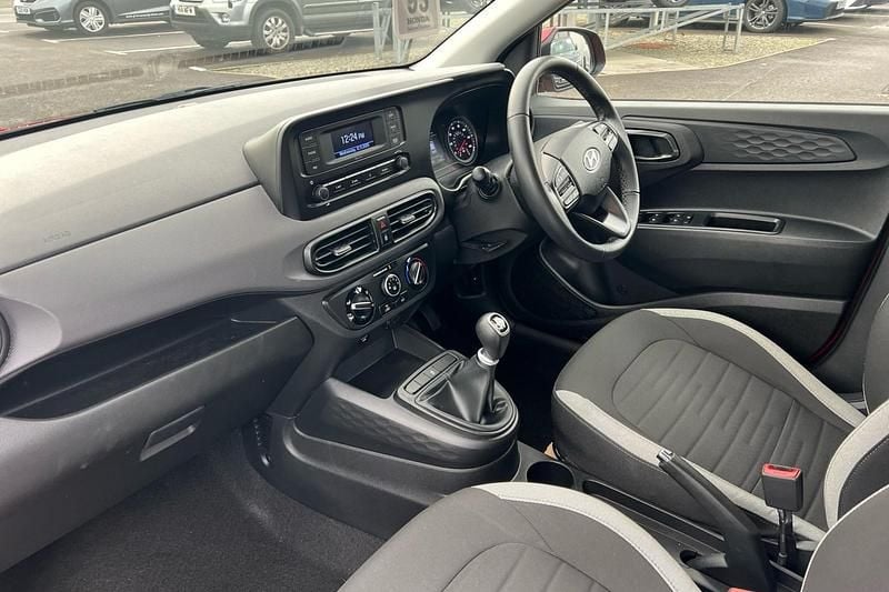 Used Hyundai i10 SE 67 HP (49 kW) 2022 Red Hatchback