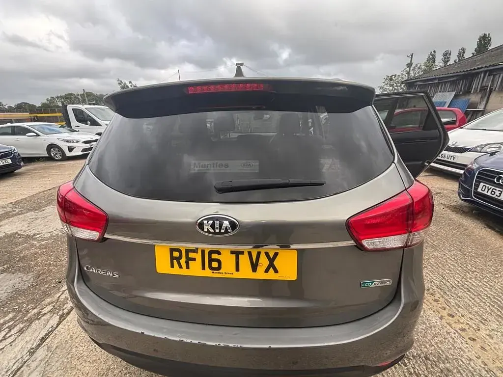 Used Kia Carens Family 139 HP (102 kW) 2016 Silver MPV