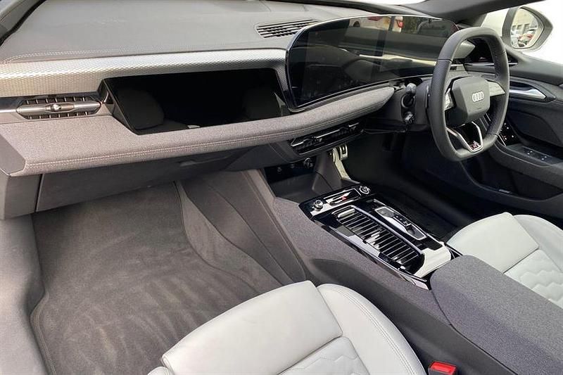 Used Audi A6 e-tron S-Line 210 kW (286 HP) 2025 Glacier white Estate