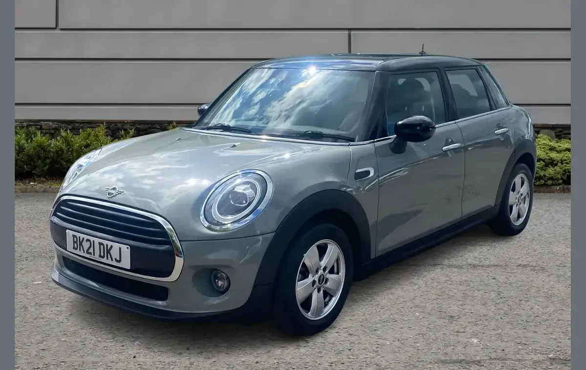 Begagnad Mini Cooper Classic 134 HK (98 kW) 2021 Grå Halvkombi