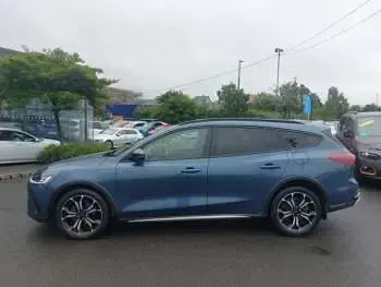 Used Ford Focus Active X 155 HP (114 kW) 2023 Blue Estate