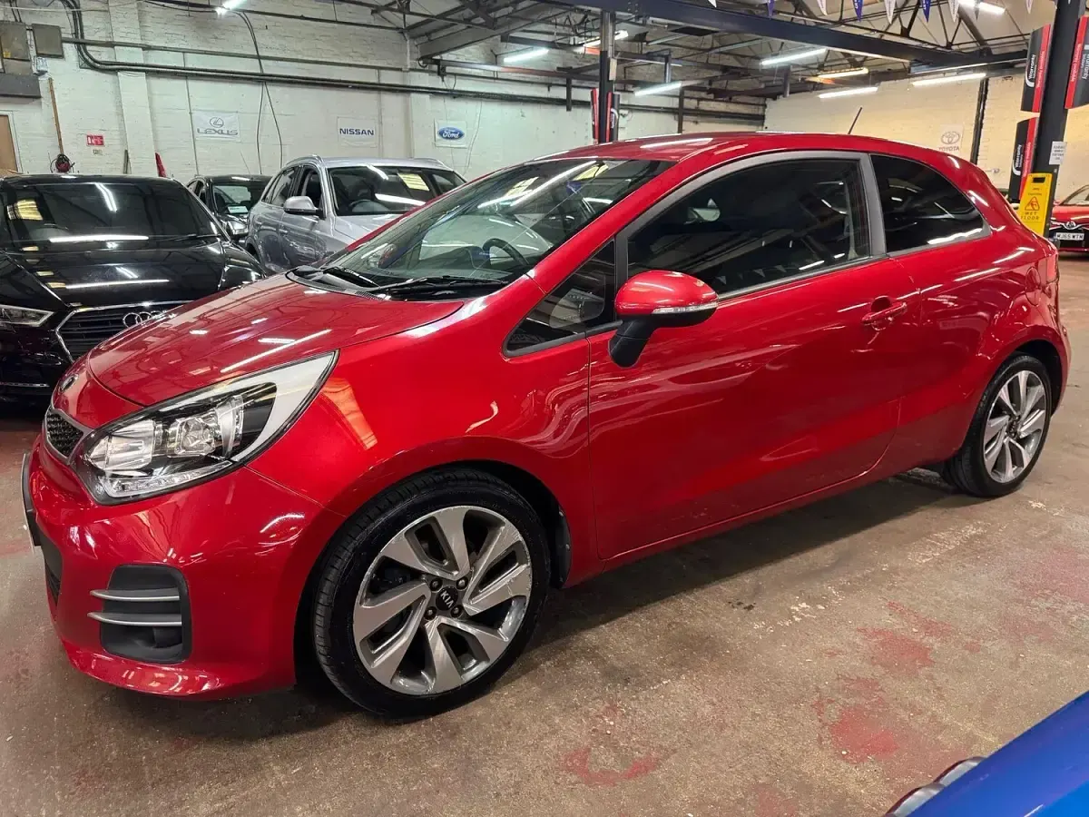 Used Kia Rio 2016 Red Hatchback
