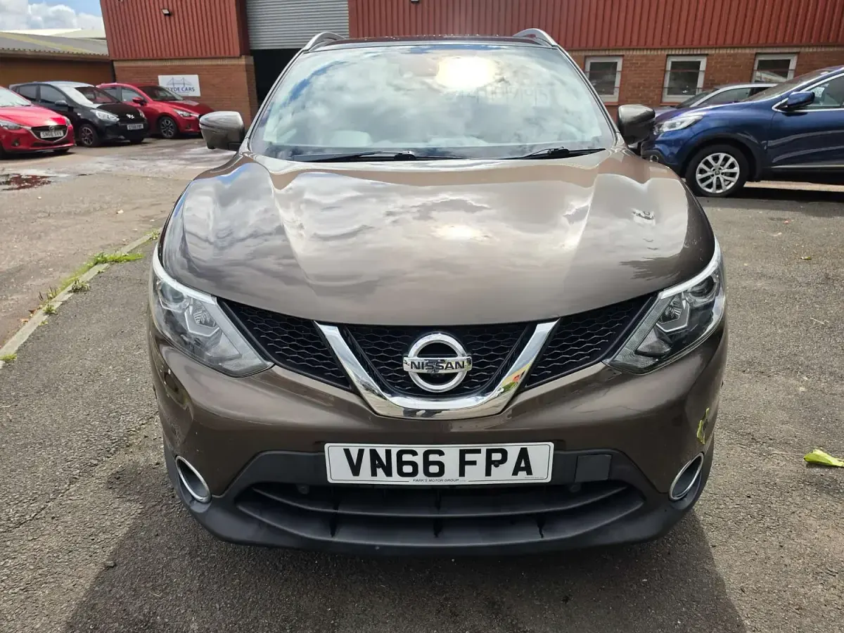 Used Nissan Qashqai Tekna 130 HP (95 kW) 2016 Bronze SUV