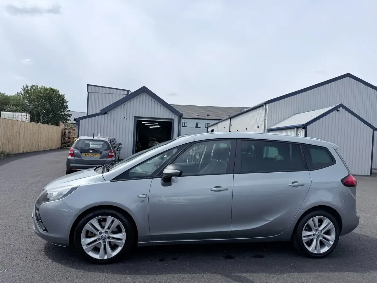 Used Vauxhall Zafira SRi 170 HP (125 kW) 2014 Silver MPV
