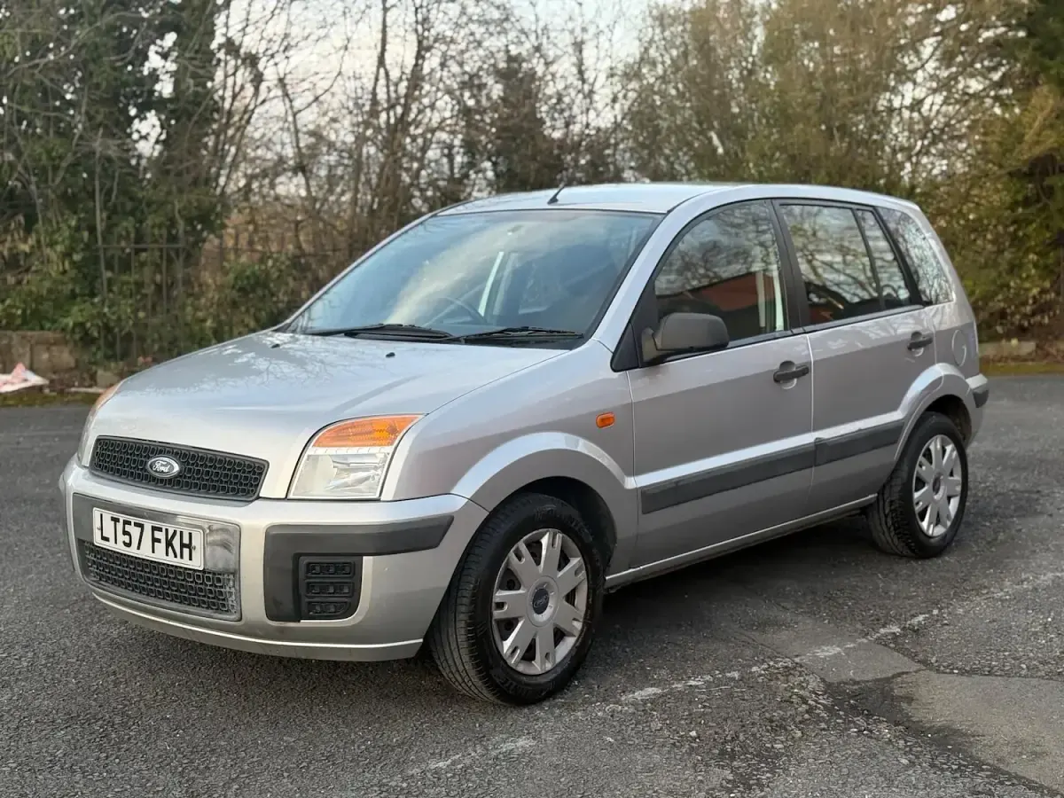 Used Ford Fusion Style 80 HP (58 kW) 2007 Silver Hatchback