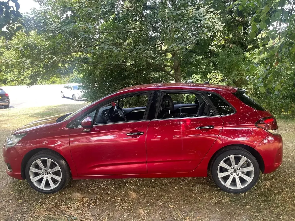 Used Citroën C4 Flair 110 HP (80 kW) 2015 Red Hatchback