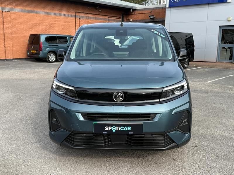 Used Vauxhall Combo Design Edition 98 kW (134 HP) 2024 Blue MPV