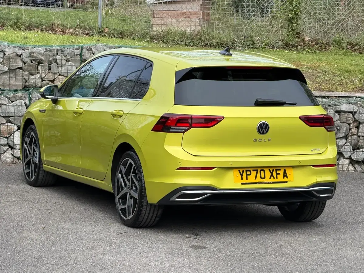 Second-hand VW Golf VIII Style 2020 Verde Hatchback
