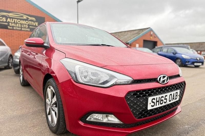 Used Hyundai i20 SE 84 HP (61 kW) 2015 Red Hatchback
