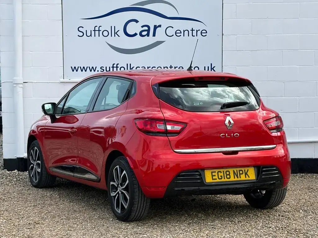 Used Renault Clio Play 75 HP (55 kW) 2018 Red Hatchback