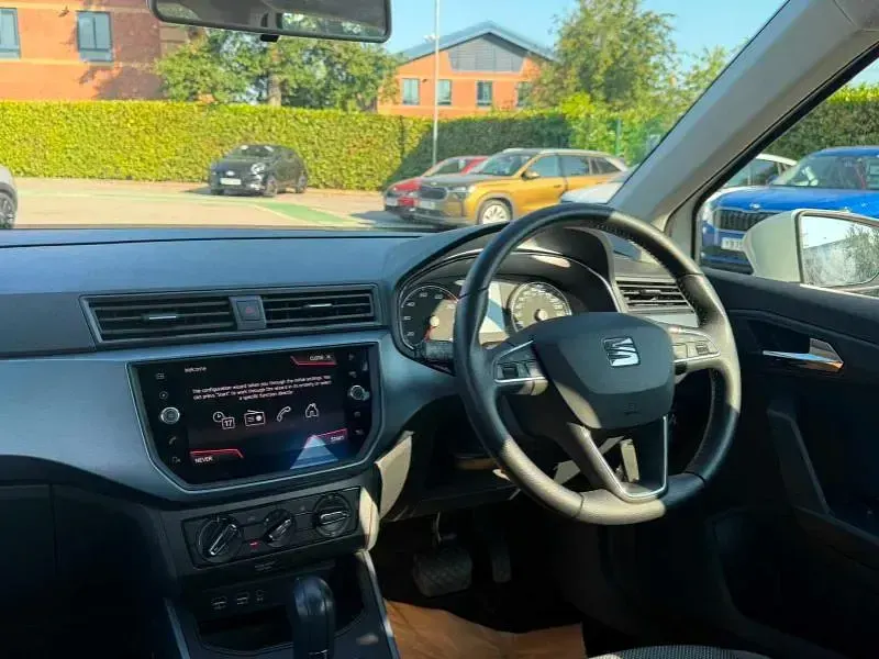 Used Seat Arona SE Technology 115 HP (84 kW) 2019 White SUV