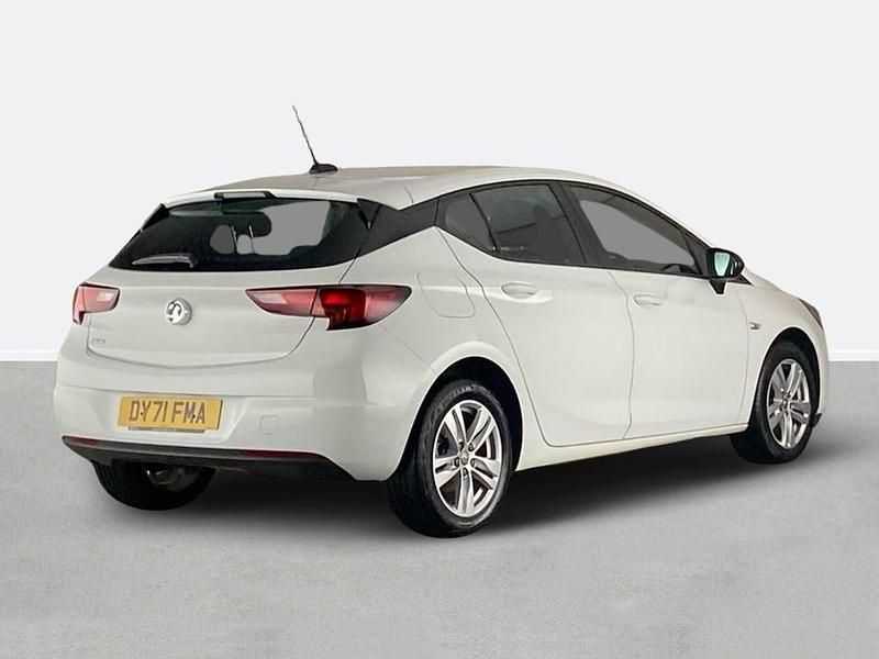 Used Vauxhall Astra Business Edition 110 HP (80 kW) 2021 White Hatchback