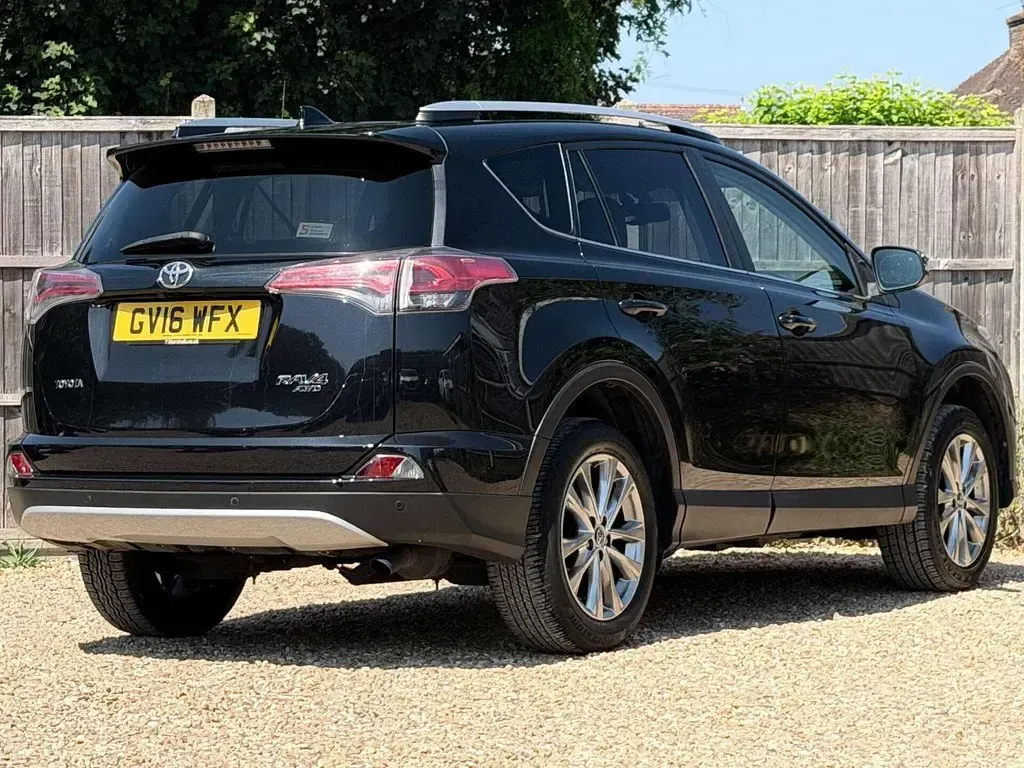 Used Toyota RAV4 151 HP (111 kW) 2016 Black SUV