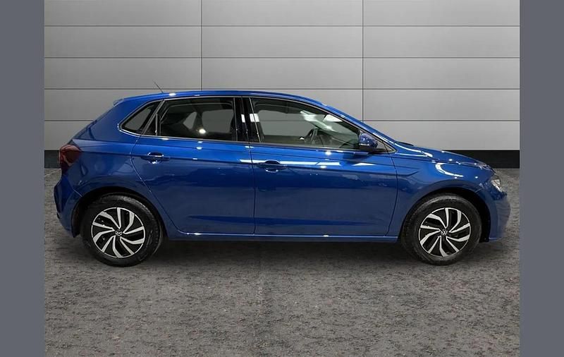 Used VW Polo Life 95 HP (69 kW) 2023 Blue Hatchback
