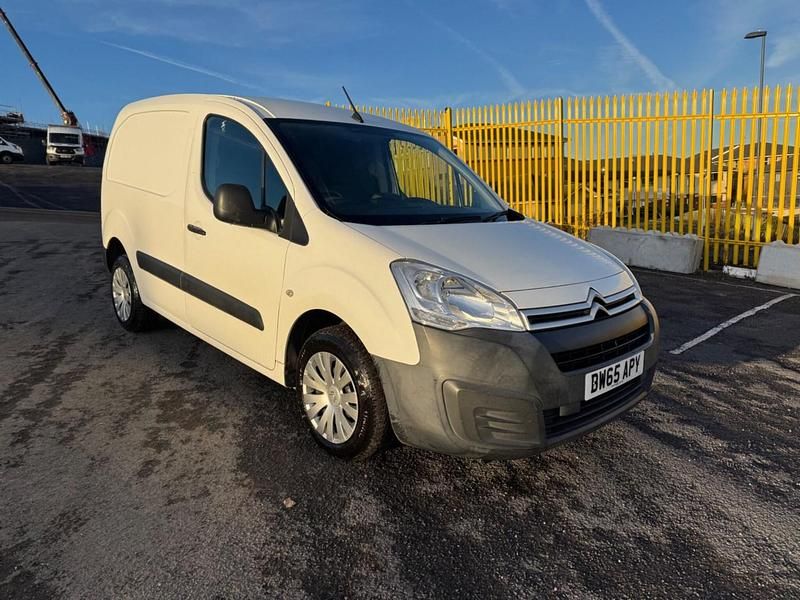 Used Citroën Berlingo 90 HP (66 kW) 2016 White MPV