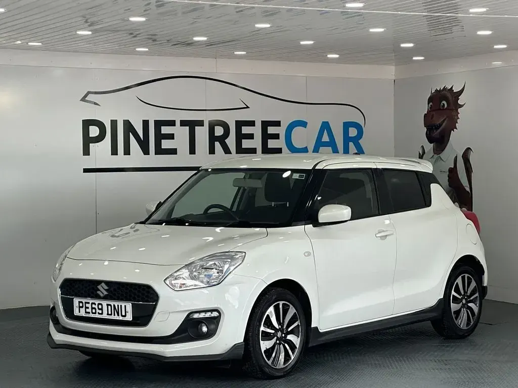 Used Suzuki Swift 90 HP (66 kW) 2019 White Hatchback