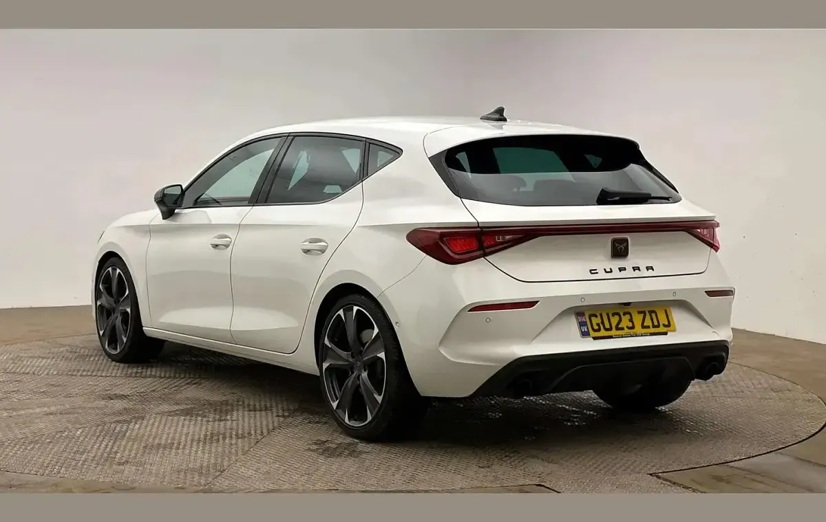 Used Cupra Leon VZ2 241 HP (177 kW) 2023 White Hatchback