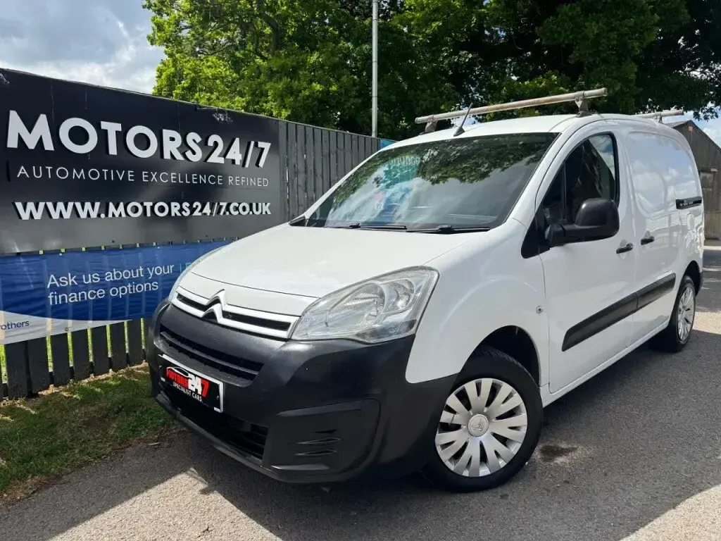 Used Citroën Berlingo 75 HP (55 kW) 2017 White MPV