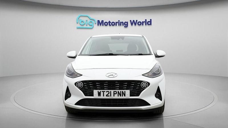 Used Hyundai i10 Premium 84 HP (61 kW) 2021 White Hatchback