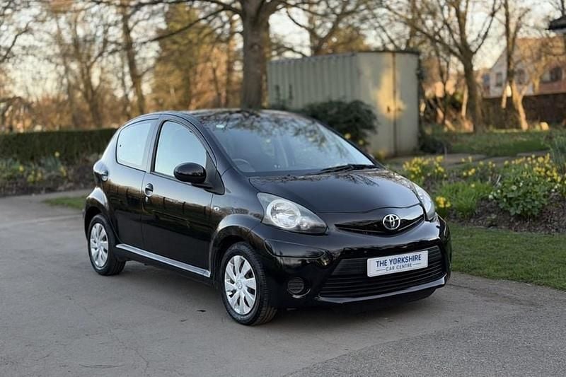 Used Toyota Aygo 68 HP (50 kW) 2013 Black Hatchback
