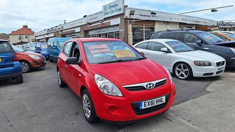 Used Hyundai i20 Classic 77 HP (56 kW) 2011 Red Hatchback