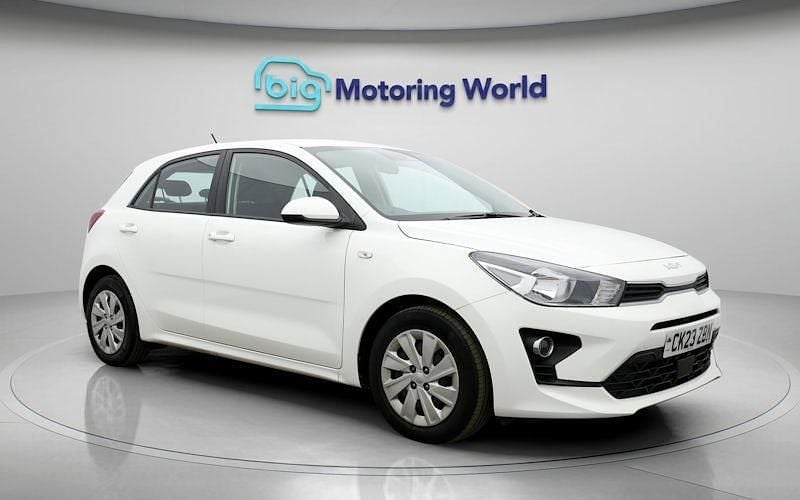 Used Kia Rio 84 HP (61 kW) 2022 White Hatchback
