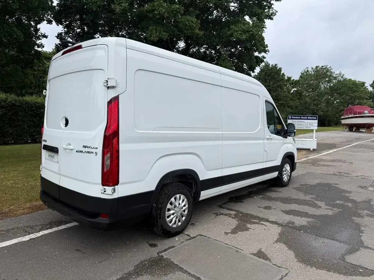 Used Maxus V90 204 HP (150 kW) 2023 White Van