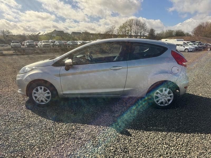 Used Ford Fiesta 95 HP (69 kW) 2012 Silver Hatchback