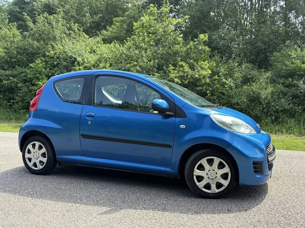 Used Peugeot 107 68 HP (50 kW) 2012 Blue Hatchback