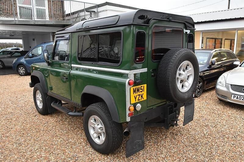 Used Land Rover Defender 120 HP (88 kW) 2009 Green/white Estate