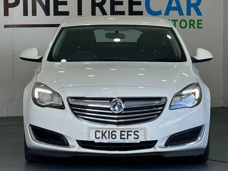 Used Vauxhall Insignia 170 HP (125 kW) 2016 White Hatchback