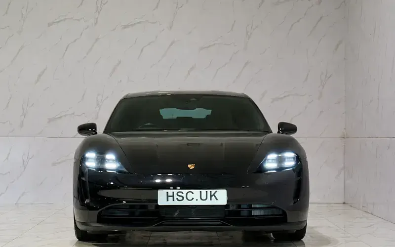 Begagnad Porsche Taycan 389 kW (530 HK) 2023 Sedan