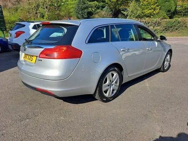 Used Vauxhall Insignia 160 HP (117 kW) 2011 Silver Estate