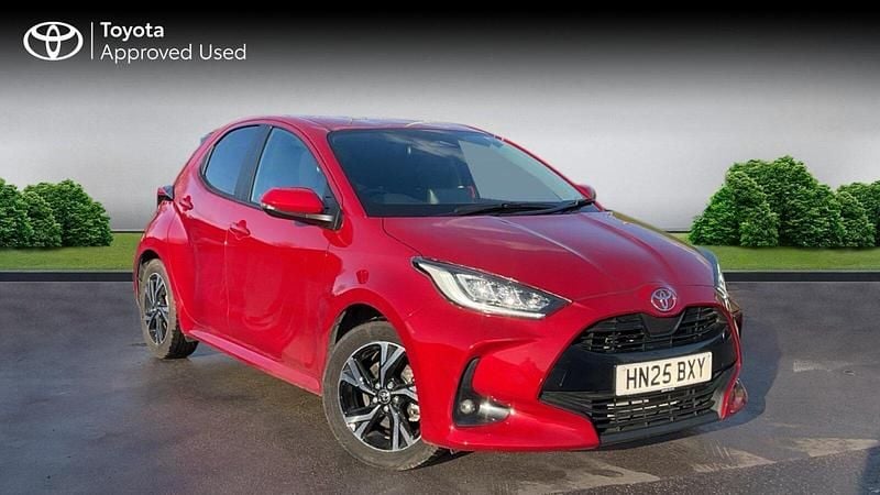 Scarlett flare Used 2025 Toyota Yaris Hybrid Design Hatchback | £20,495 (Good price) - Image 1/4