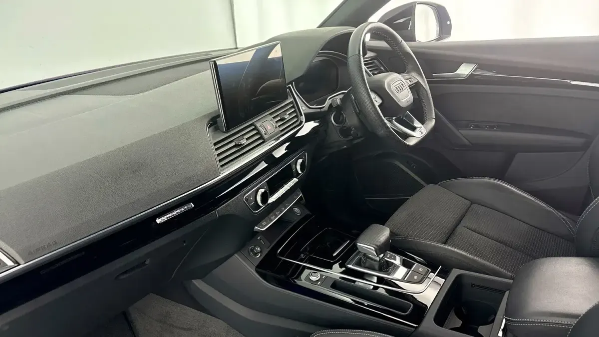 Used Audi Q5 Black Edition 204 HP (150 kW) 2024 Ultra blue SUV