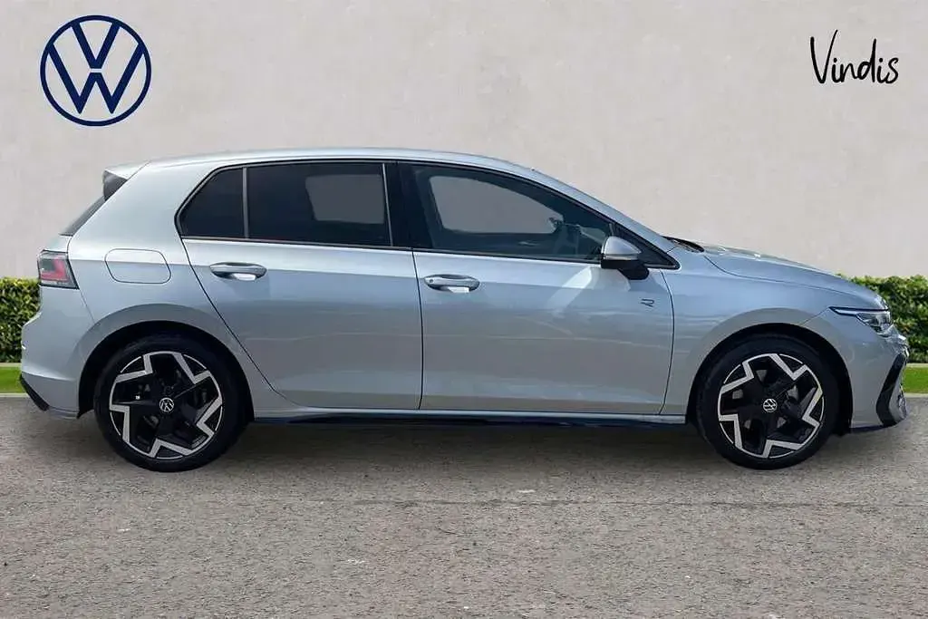 Used VW Golf VIII R-line 150 HP (110 kW) 2025 Silver Hatchback