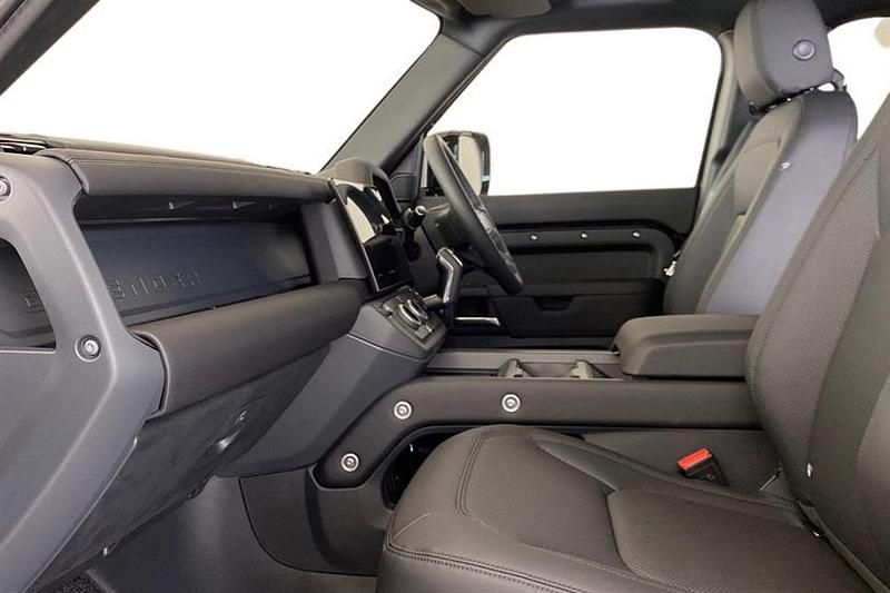 Używany Land Rover Defender SE Dynamic 249 KM (183 kW) 2025 Czarny Kombi