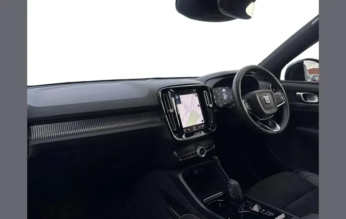 Begagnad Volvo XC40 R-Design Pro 194 HK (142 kW) 2021 Svart SUV